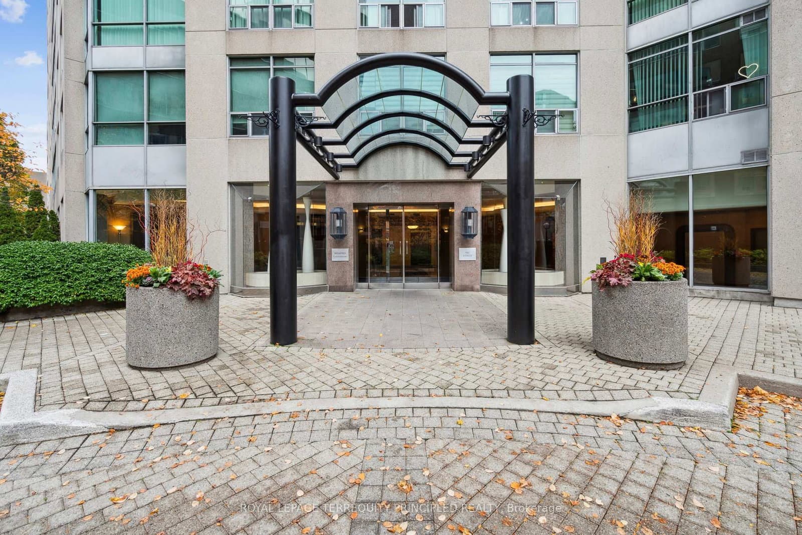 942 Yonge Street, Unit 418 thumbnail 2