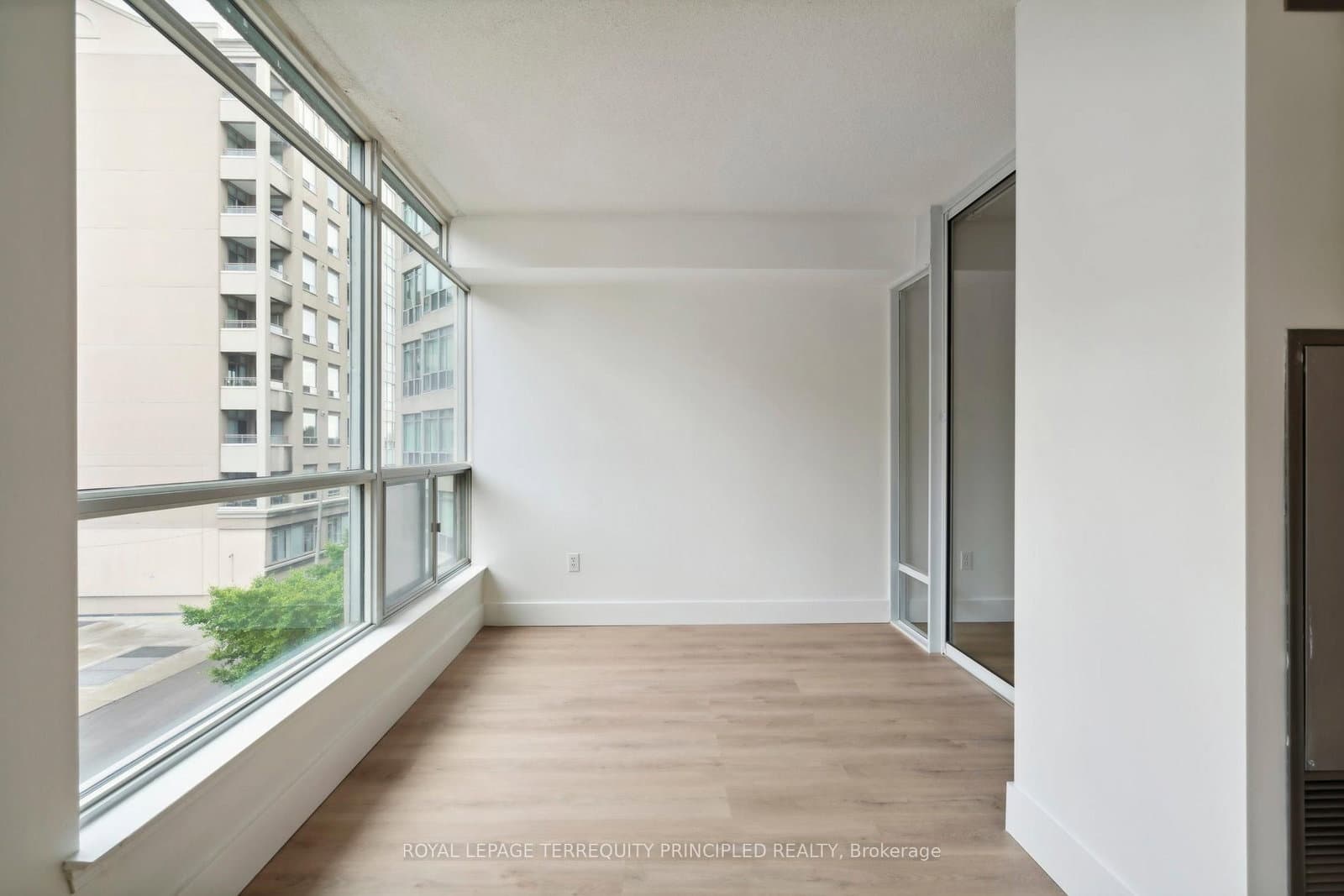 942 Yonge Street, Unit 418 thumbnail 21