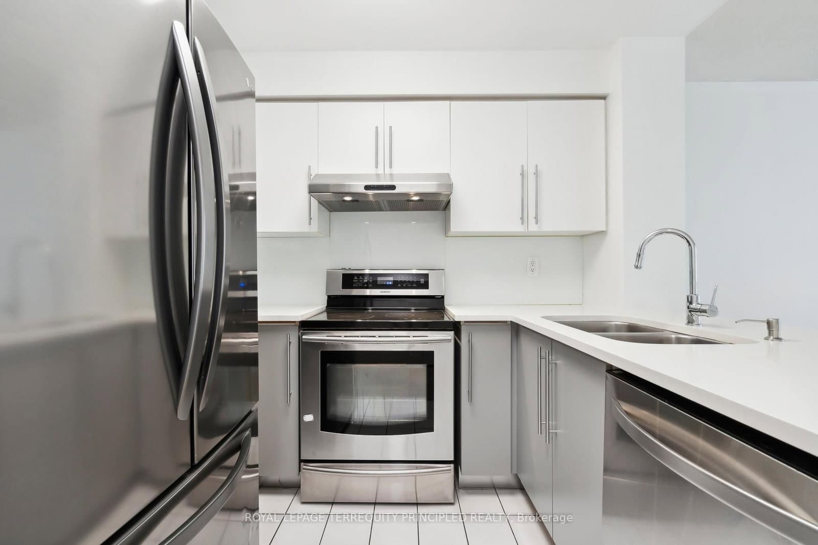 942 Yonge Street, Unit 418 thumbnail 3
