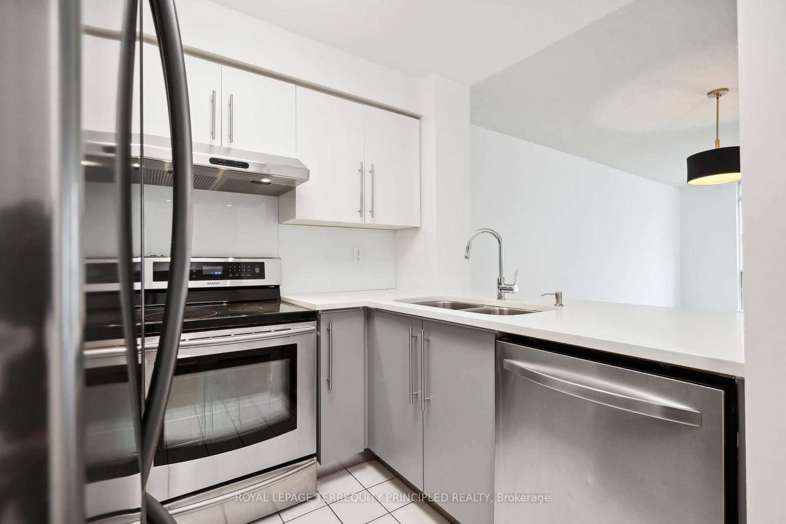 942 Yonge Street, Unit 418 thumbnail 4