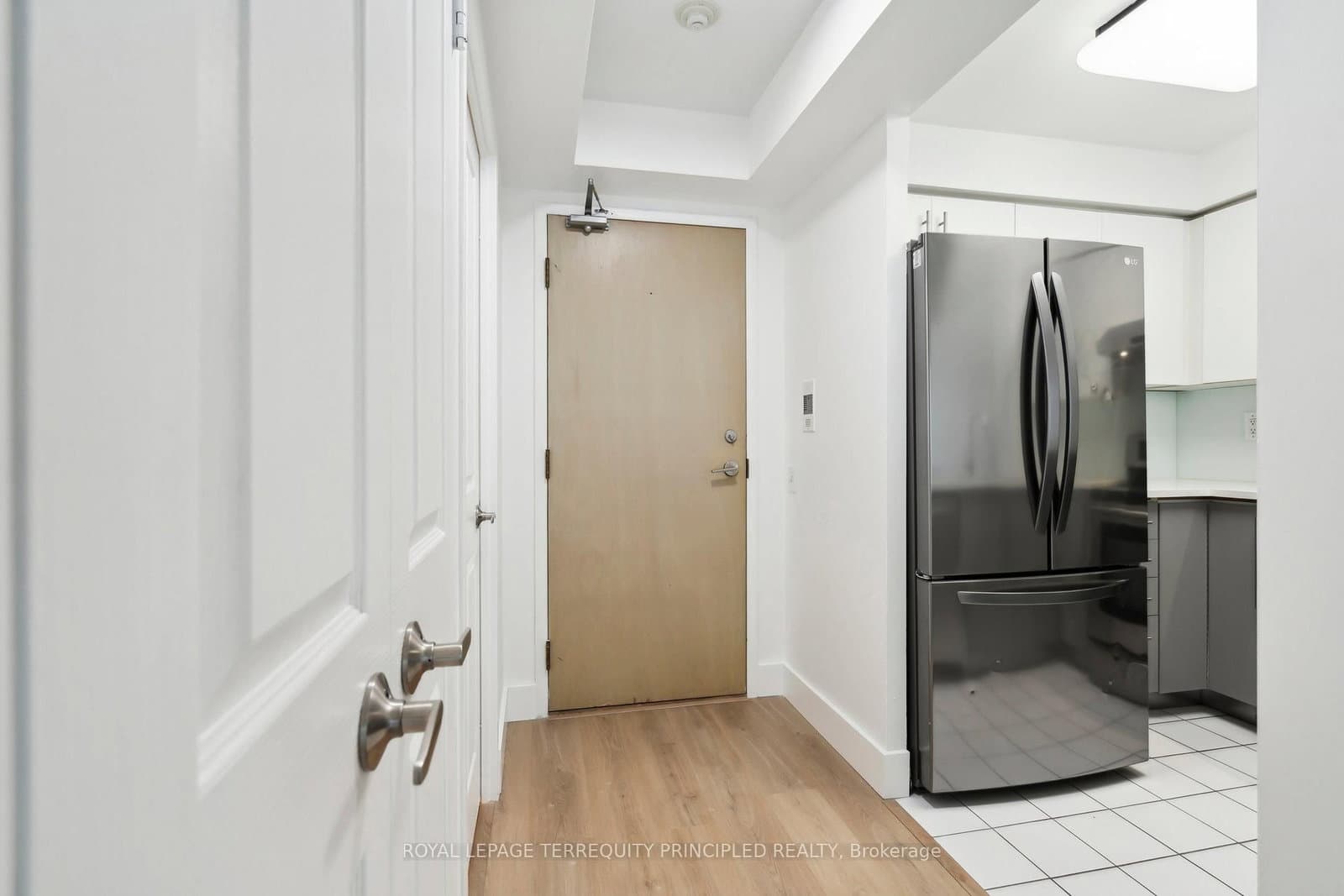 942 Yonge Street, Unit 418 thumbnail 8