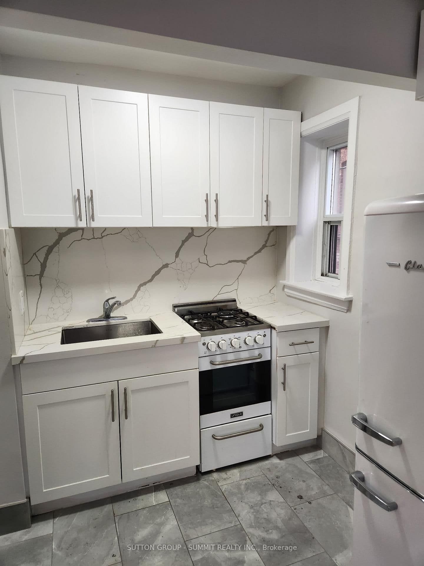 98 VAUGHAN Road, Unit 302 thumbnail 4