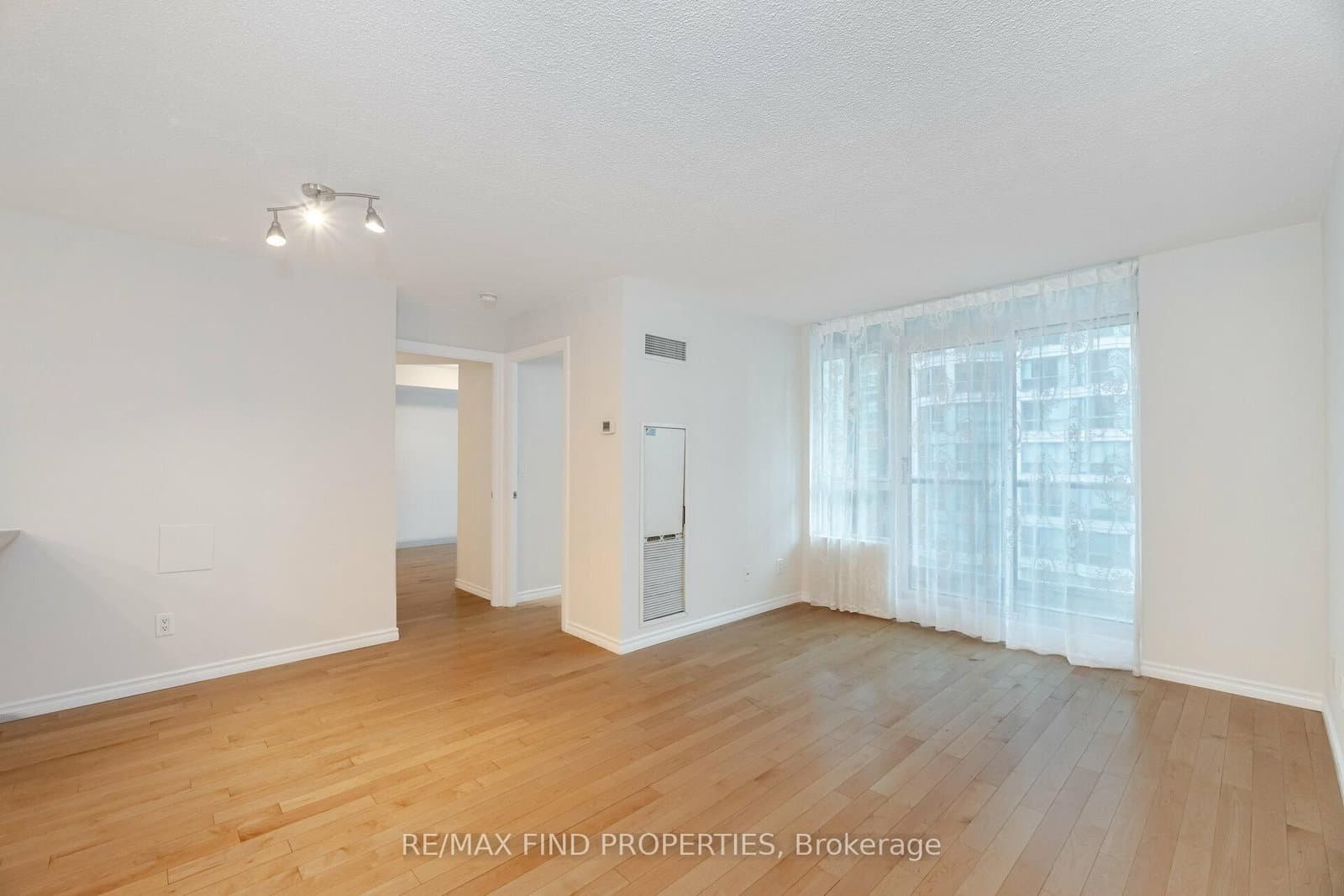 12 Yonge Street, Unit 1505 thumbnail 12