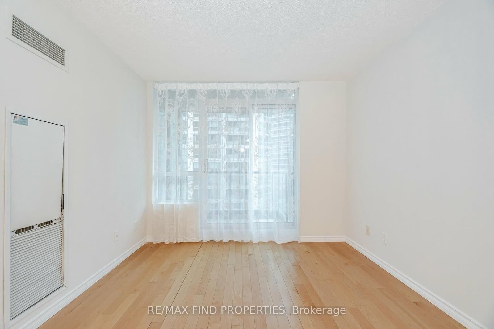 12 Yonge Street, Unit 1505 thumbnail 15