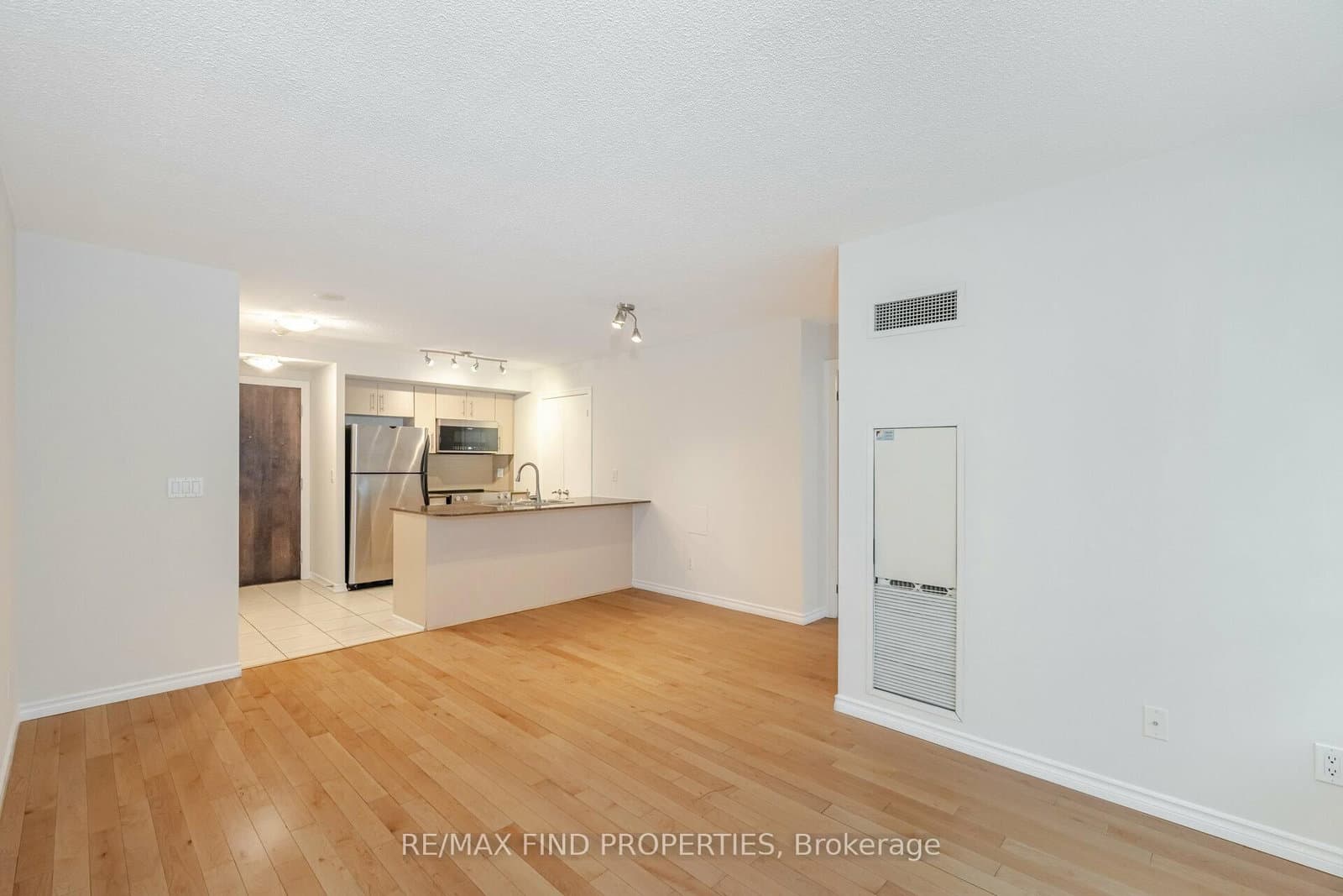 12 Yonge Street, Unit 1505 thumbnail 16