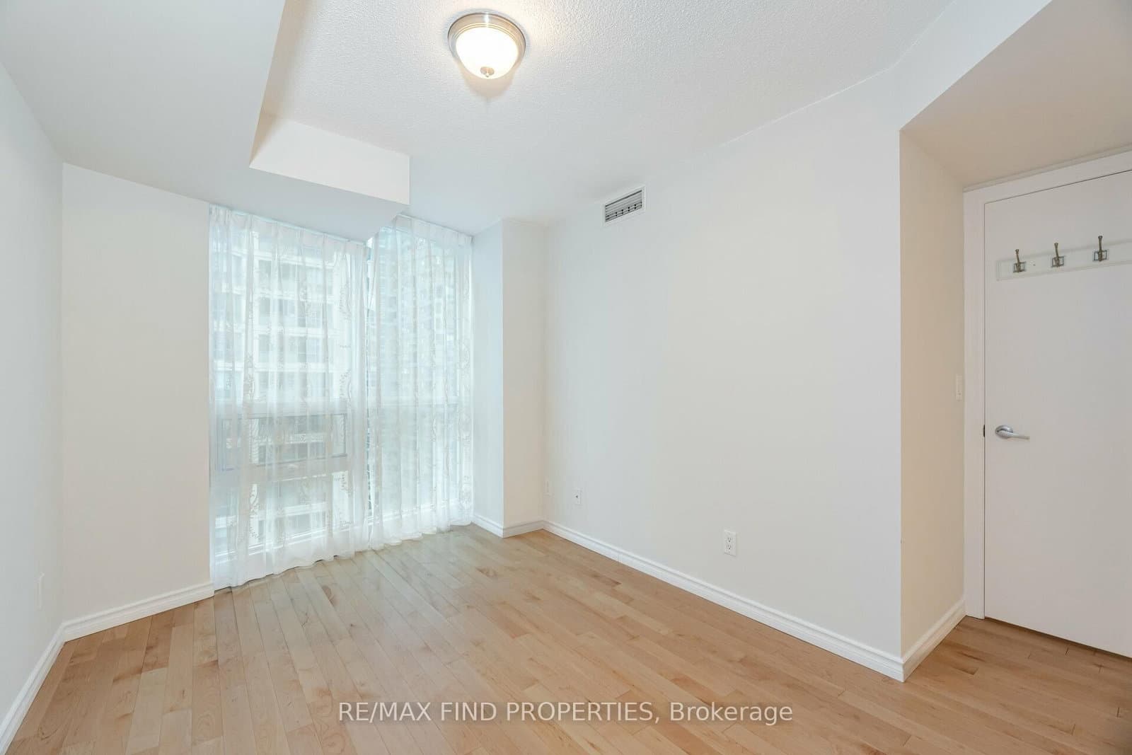 12 Yonge Street, Unit 1505 thumbnail 18