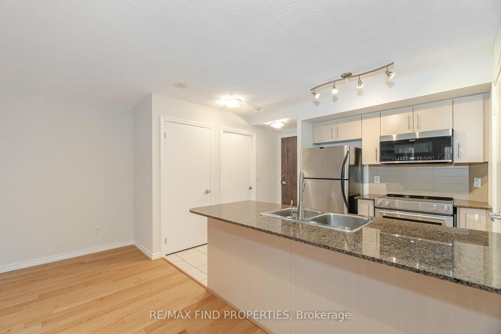 12 Yonge Street, Unit 1505 thumbnail 9