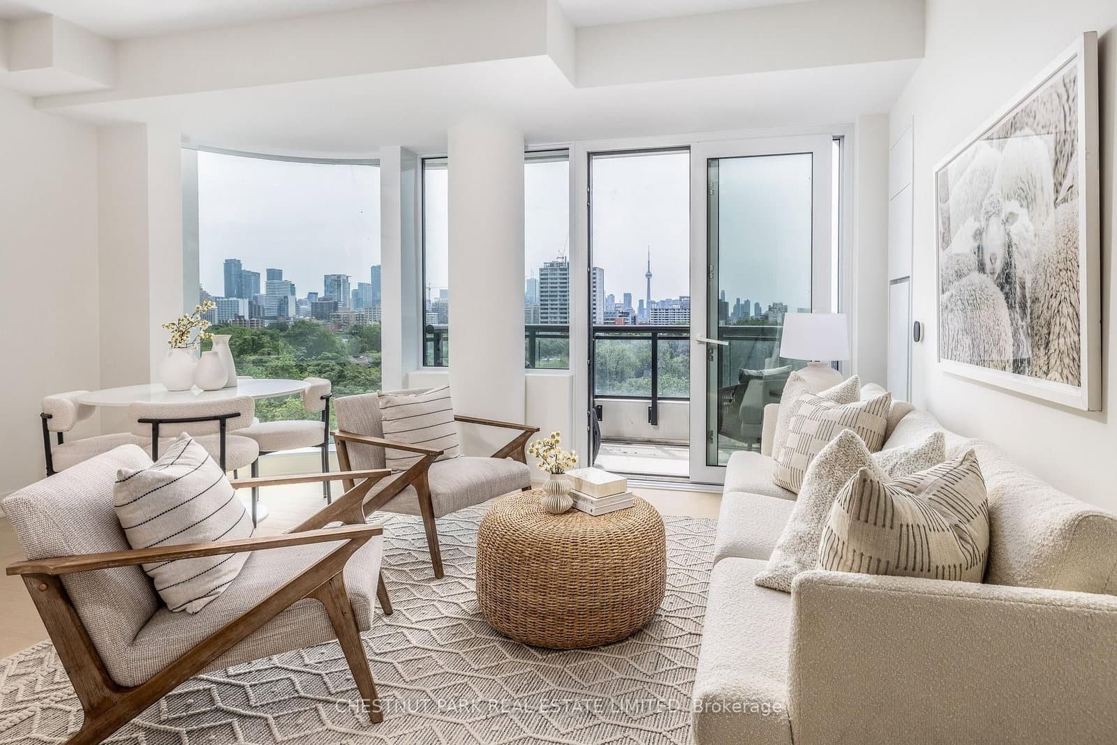 328 Dupont Street, Unit 901 thumbnail 2