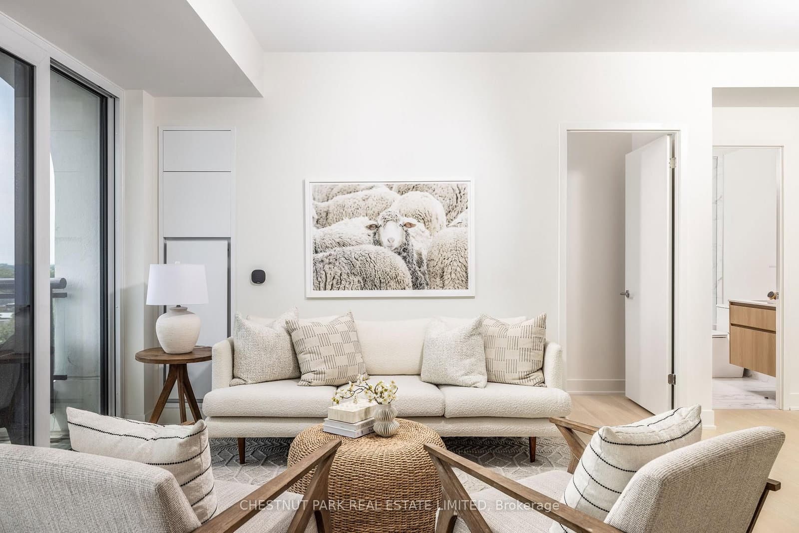 328 Dupont Street, Unit 901 thumbnail 4