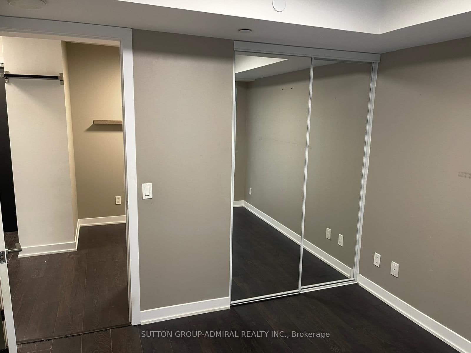 87 Peter Street, Unit 812 thumbnail 2
