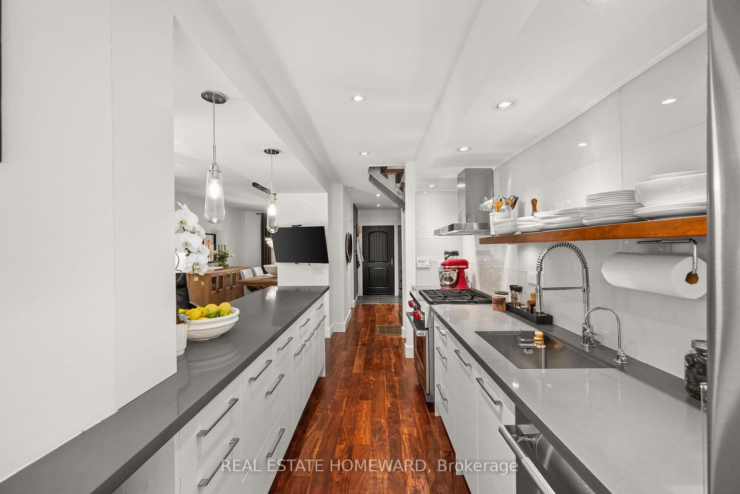 157 Ranleigh Avenue thumbnail 15