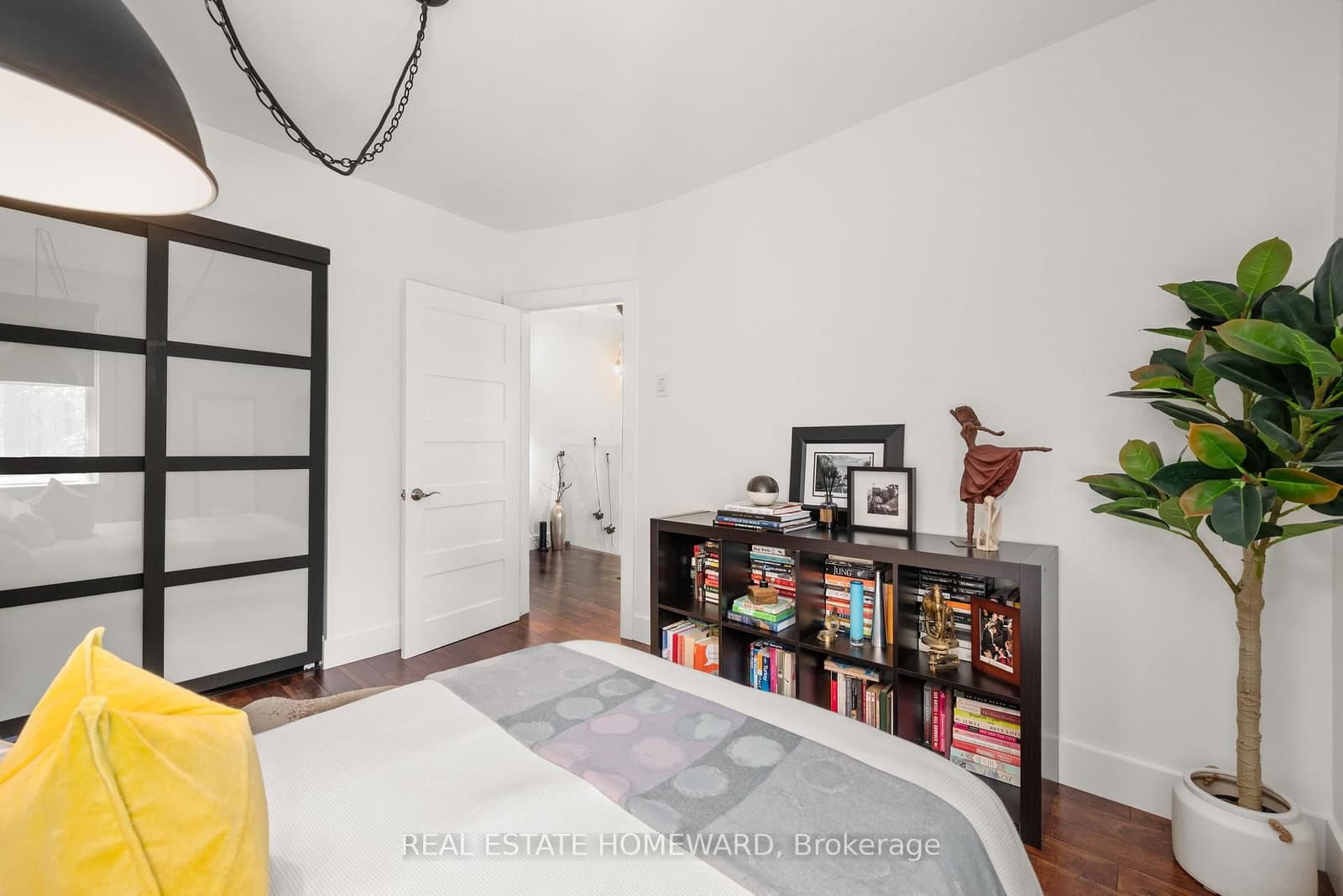157 Ranleigh Avenue thumbnail 24