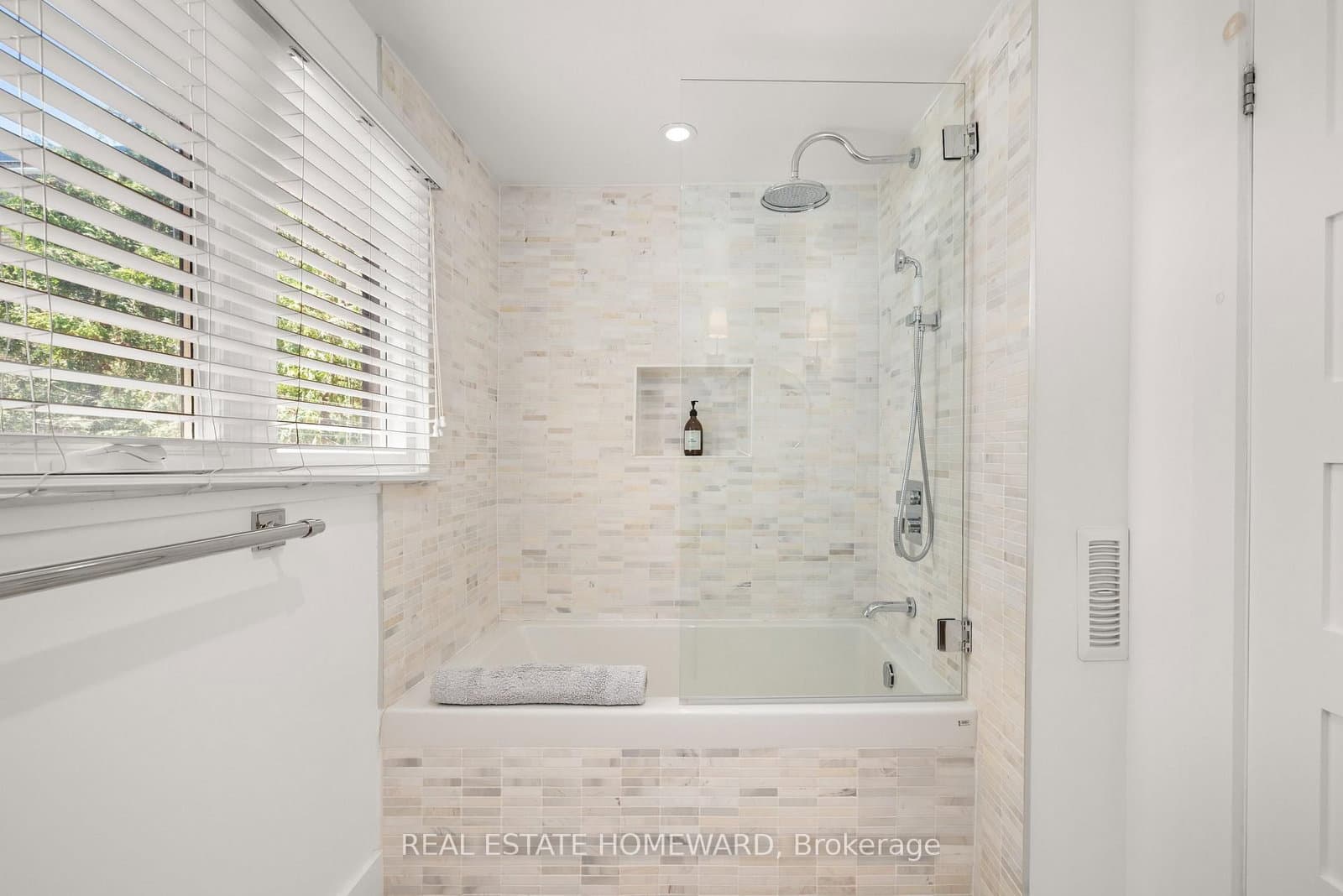 157 Ranleigh Avenue thumbnail 26