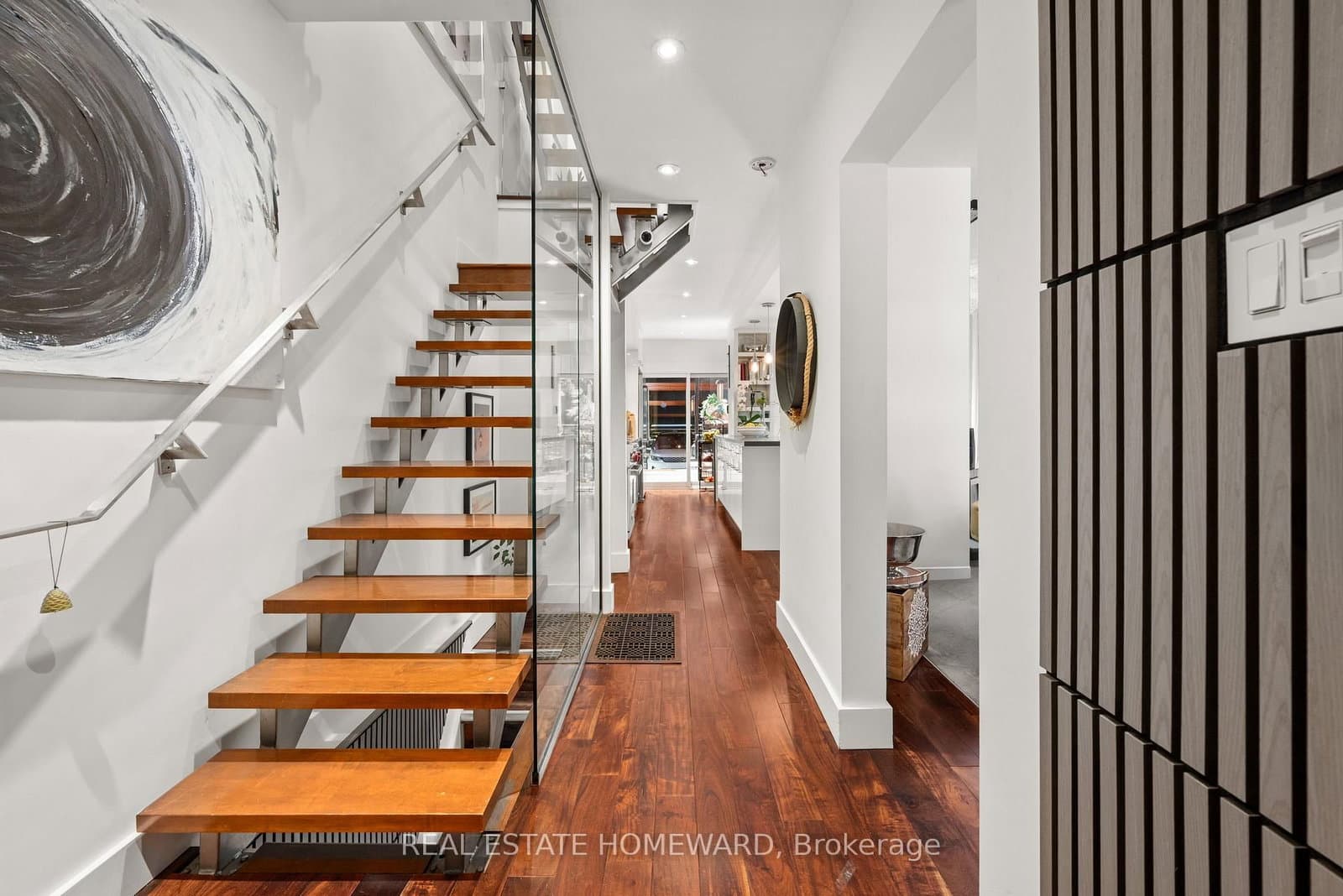 157 Ranleigh Avenue thumbnail 4