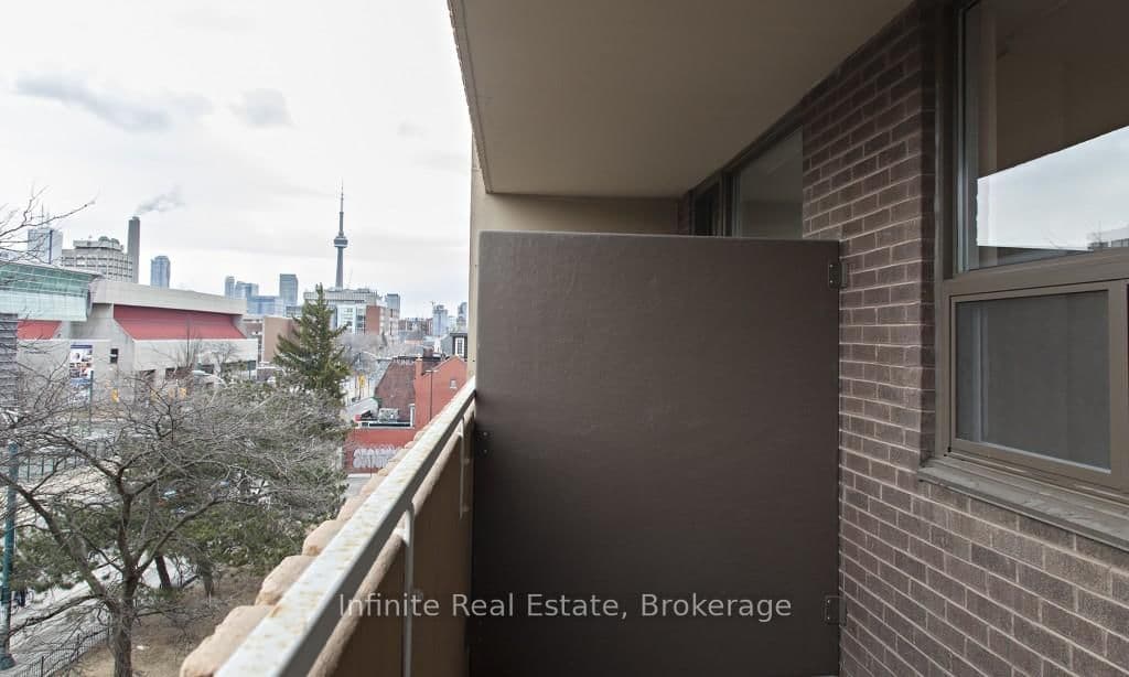666 Spadina Avenue, Unit 403 thumbnail 11