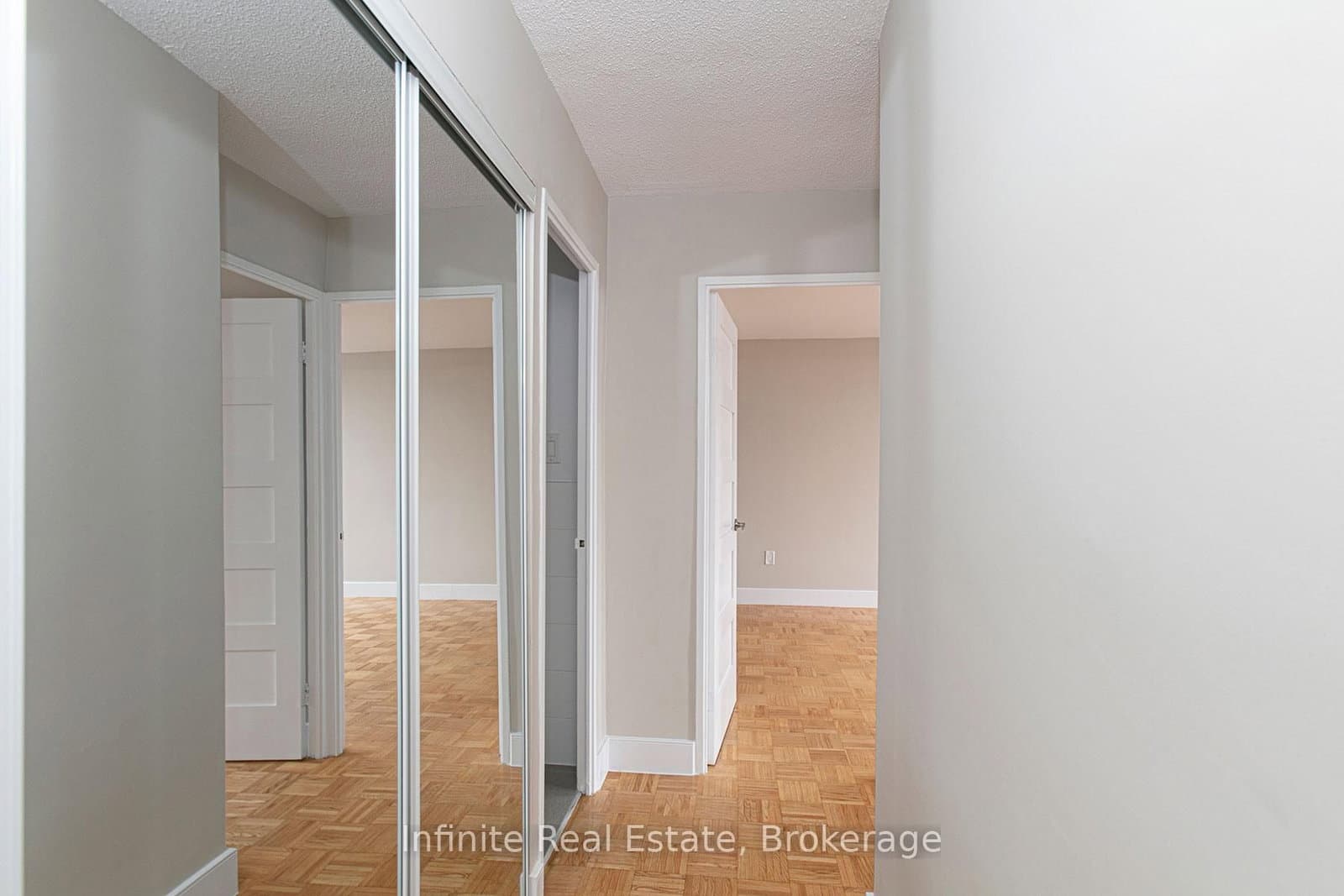 666 Spadina Avenue, Unit 403 thumbnail 8