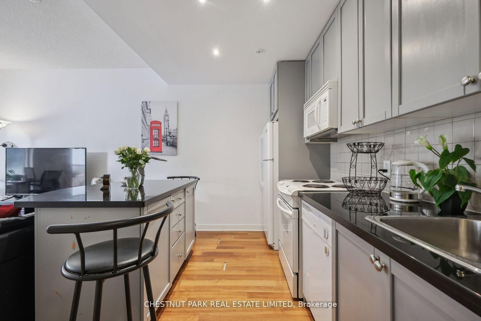 85 Bloor Street E, Unit 1014 thumbnail 21