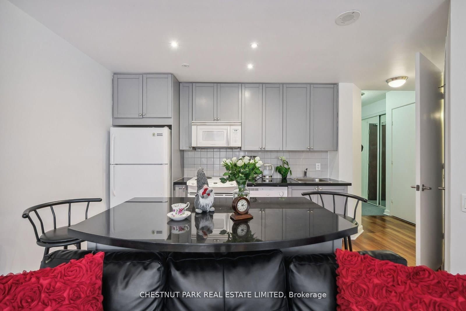 85 Bloor Street E, Unit 1014 thumbnail 8
