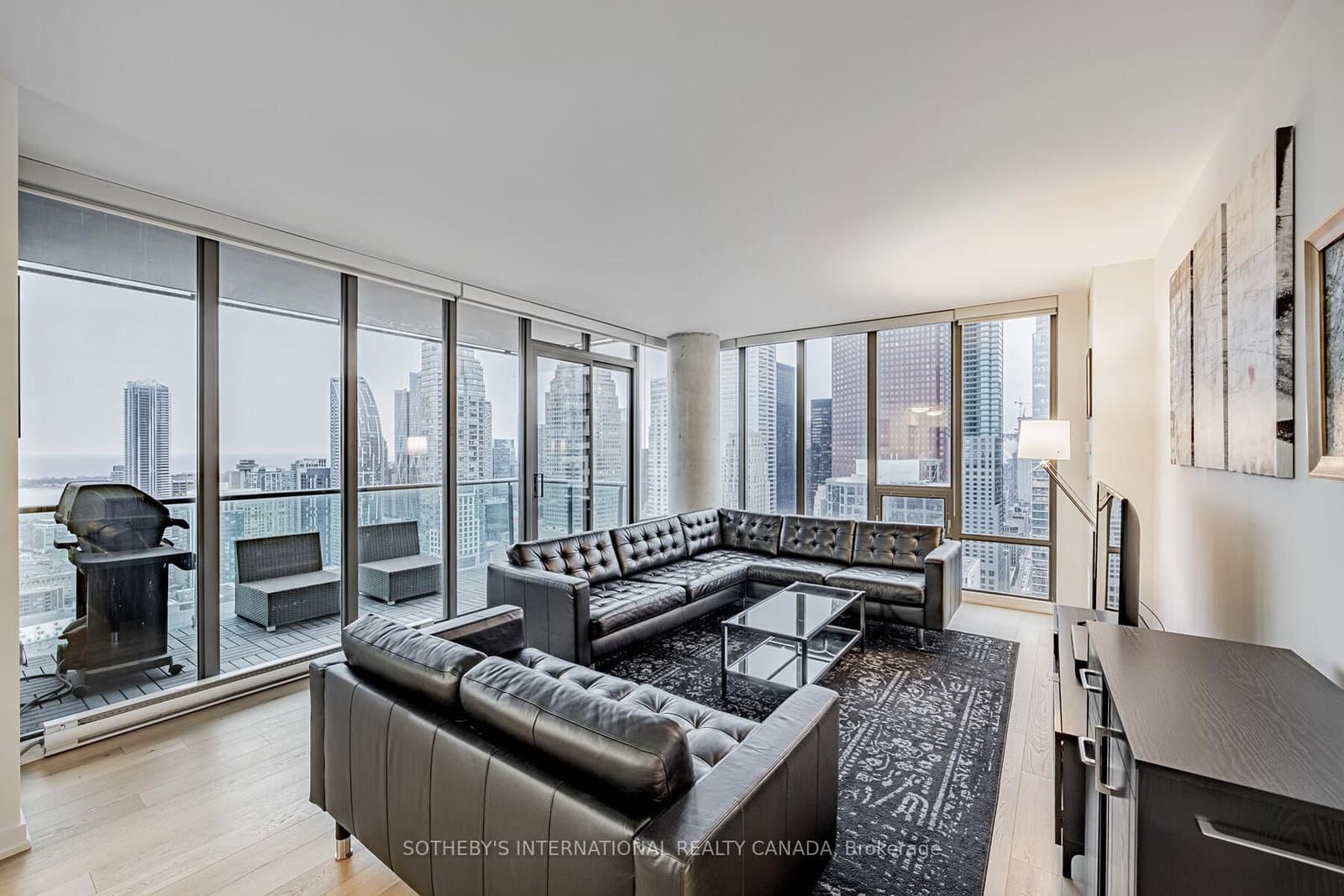 33 Lombard Street, Unit 4301 thumbnail 6