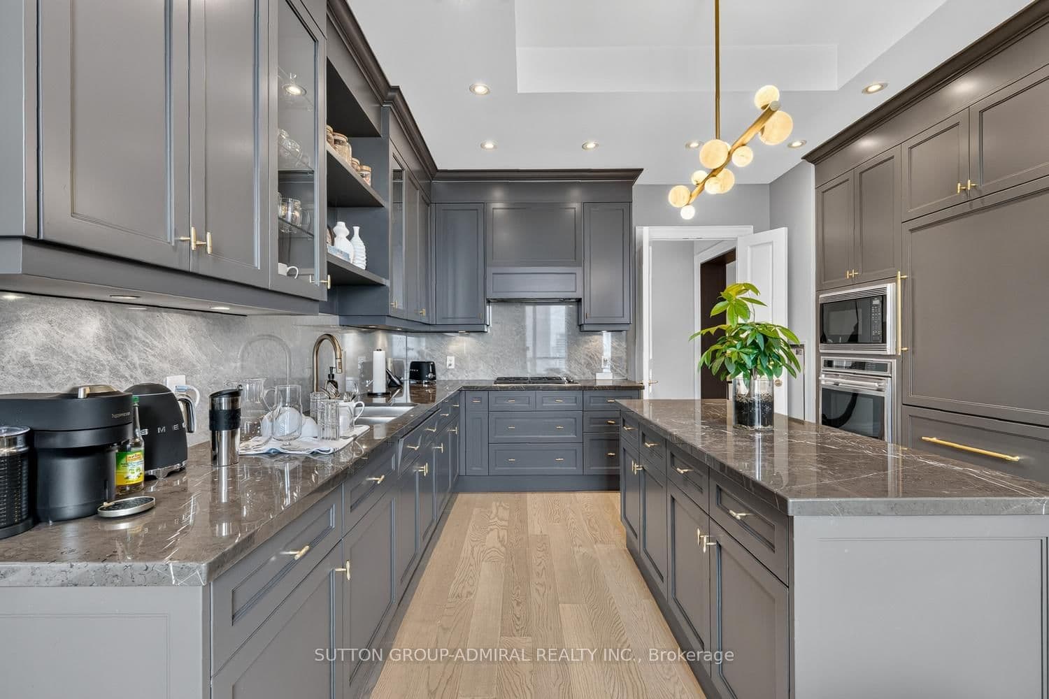 155 St Clair Avenue W, Unit 1801 thumbnail 17