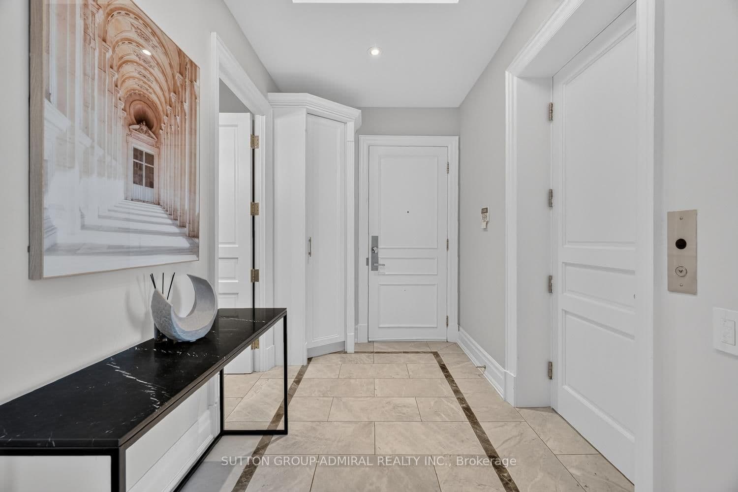 155 St Clair Avenue W, Unit 1801 thumbnail 3