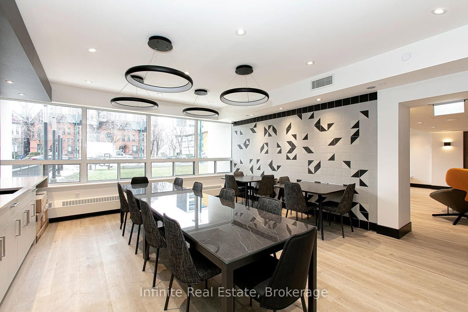 666 Spadina Avenue, Unit 711 thumbnail 17
