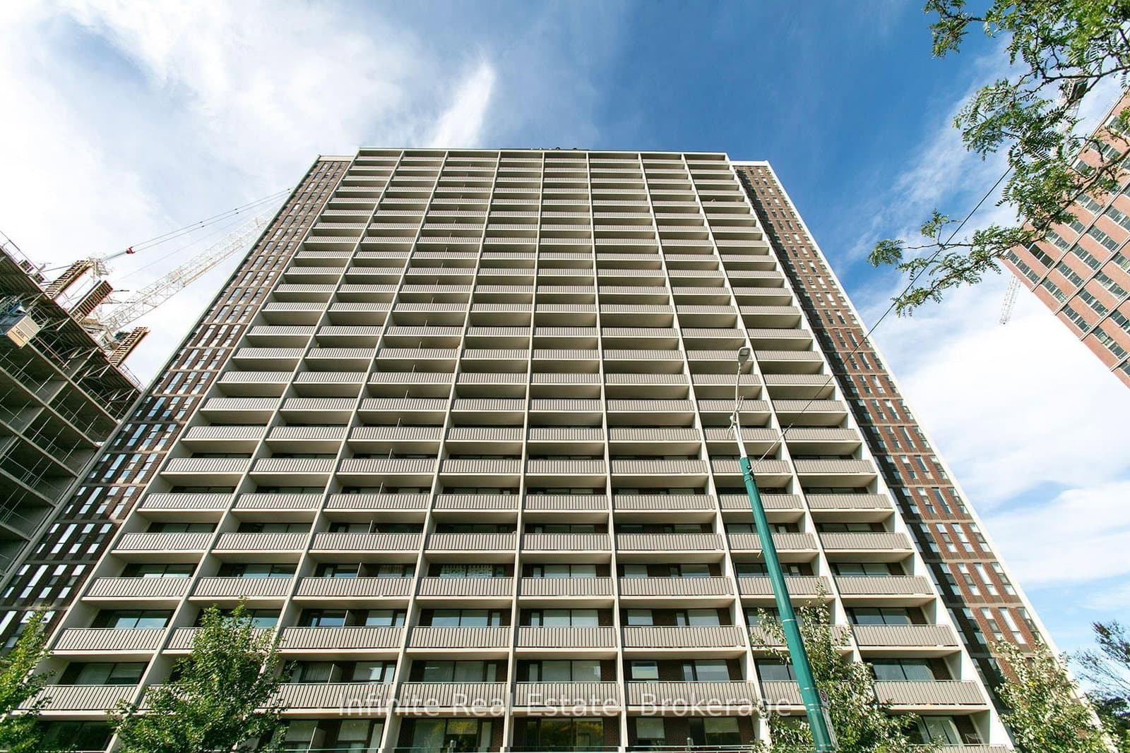 666 Spadina Avenue, Unit 711 thumbnail 2