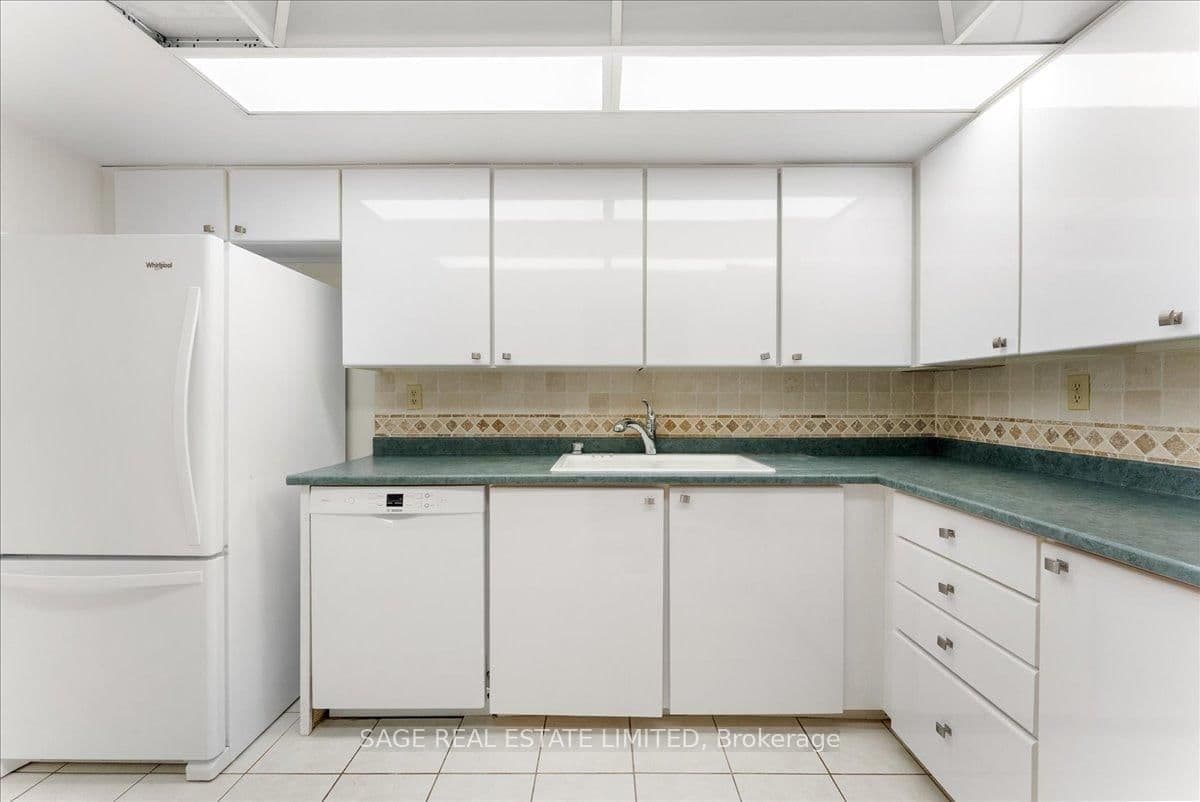 360 Bloor Street E, Unit 209 thumbnail 11