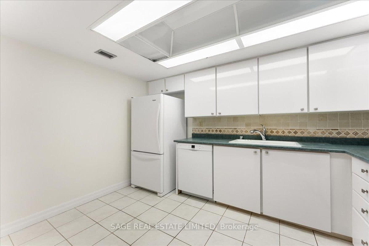 360 Bloor Street E, Unit 209 thumbnail 12