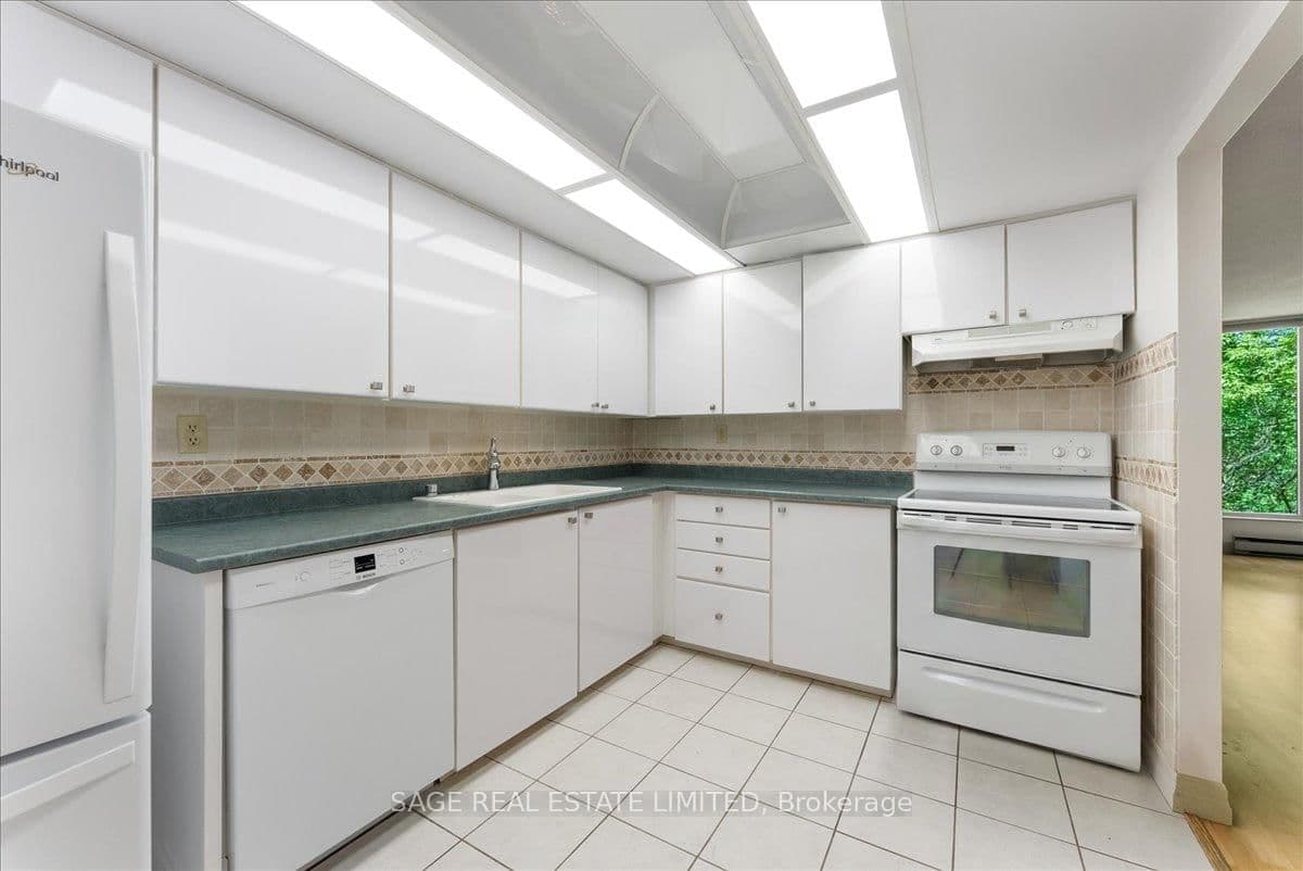 360 Bloor Street E, Unit 209 thumbnail 13
