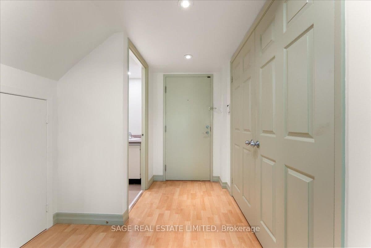 360 Bloor Street E, Unit 209 thumbnail 14