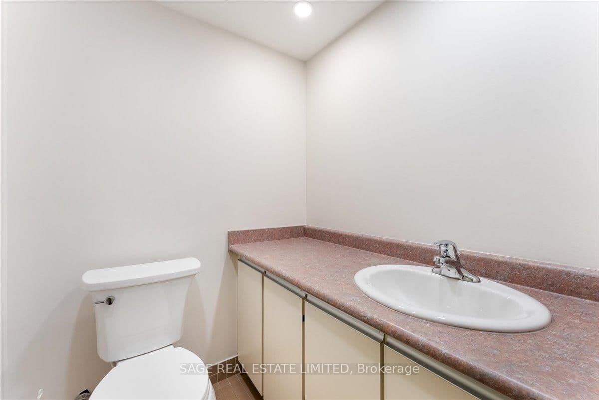 360 Bloor Street E, Unit 209 thumbnail 15