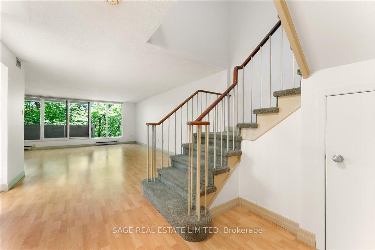 360 Bloor Street E, Unit 209 thumbnail 2