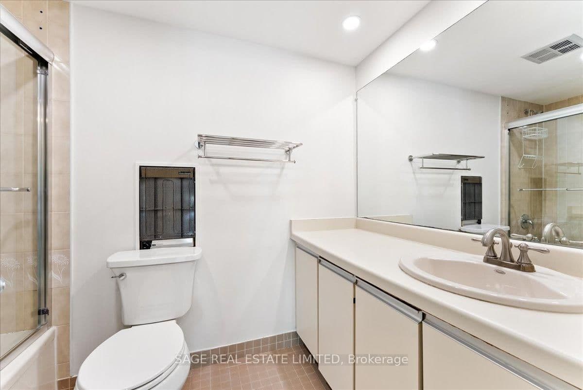 360 Bloor Street E, Unit 209 thumbnail 23