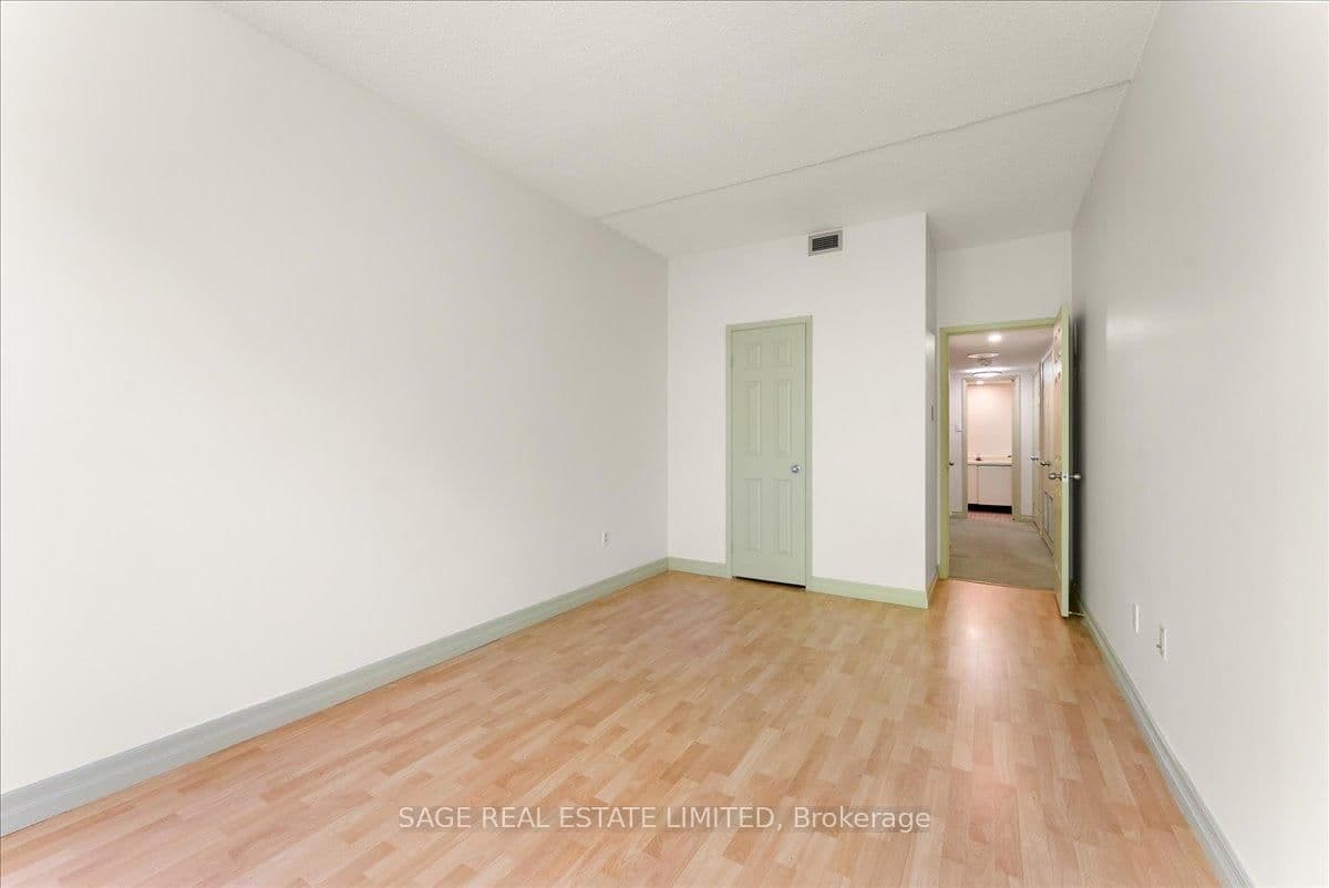 360 Bloor Street E, Unit 209 thumbnail 25