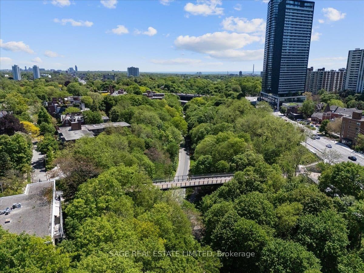 360 Bloor Street E, Unit 209 thumbnail 40