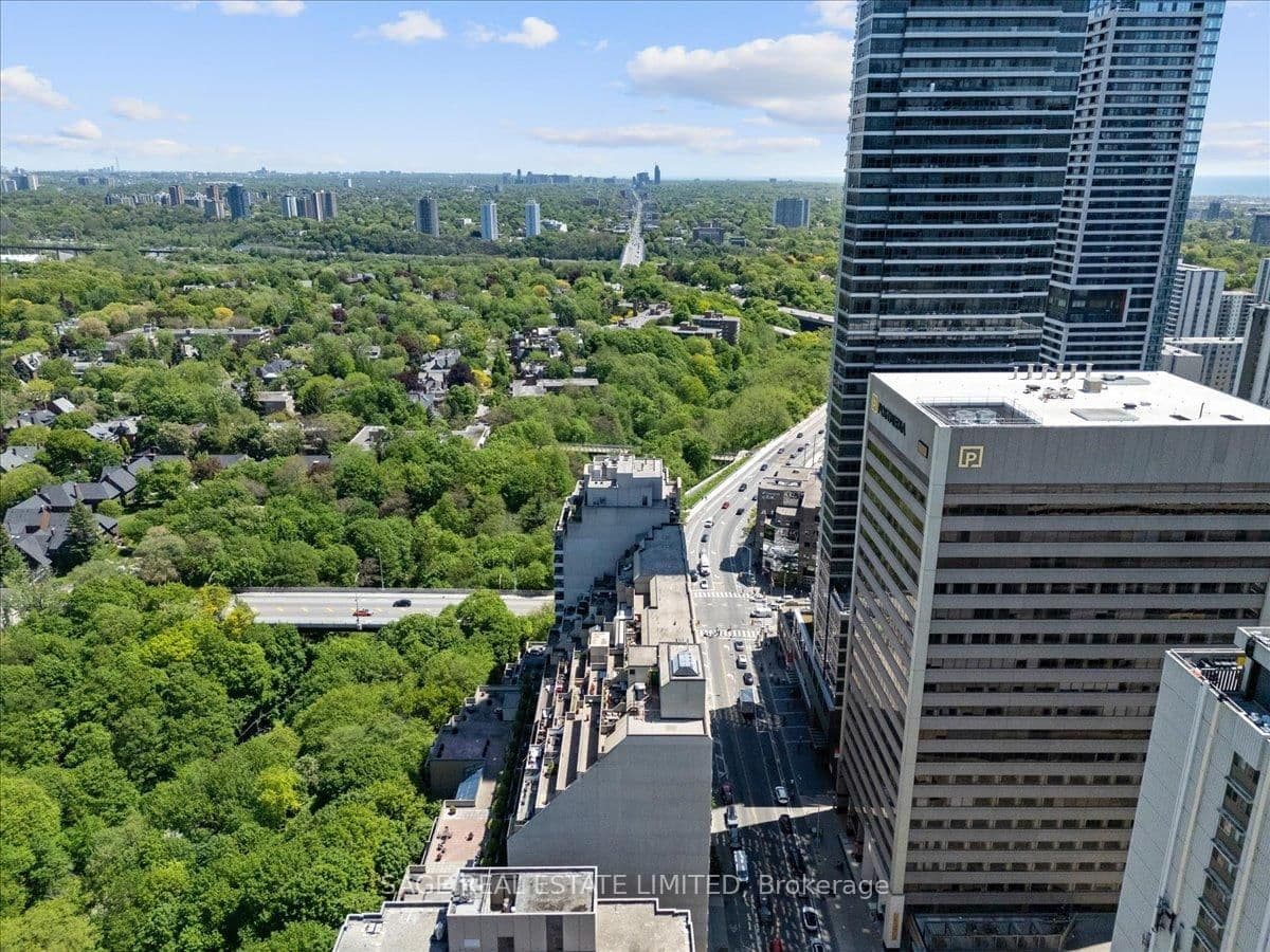 360 Bloor Street E, Unit 209 thumbnail 41