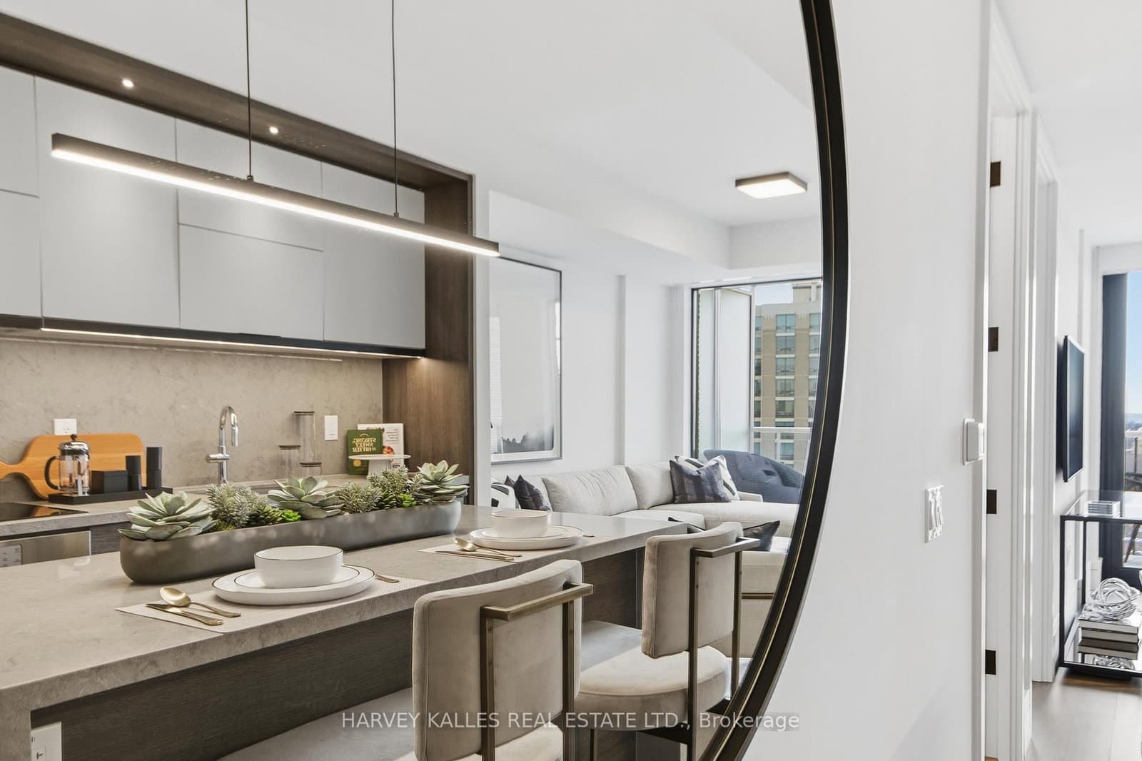 215 Lonsdale Road, Unit 1205 thumbnail 3