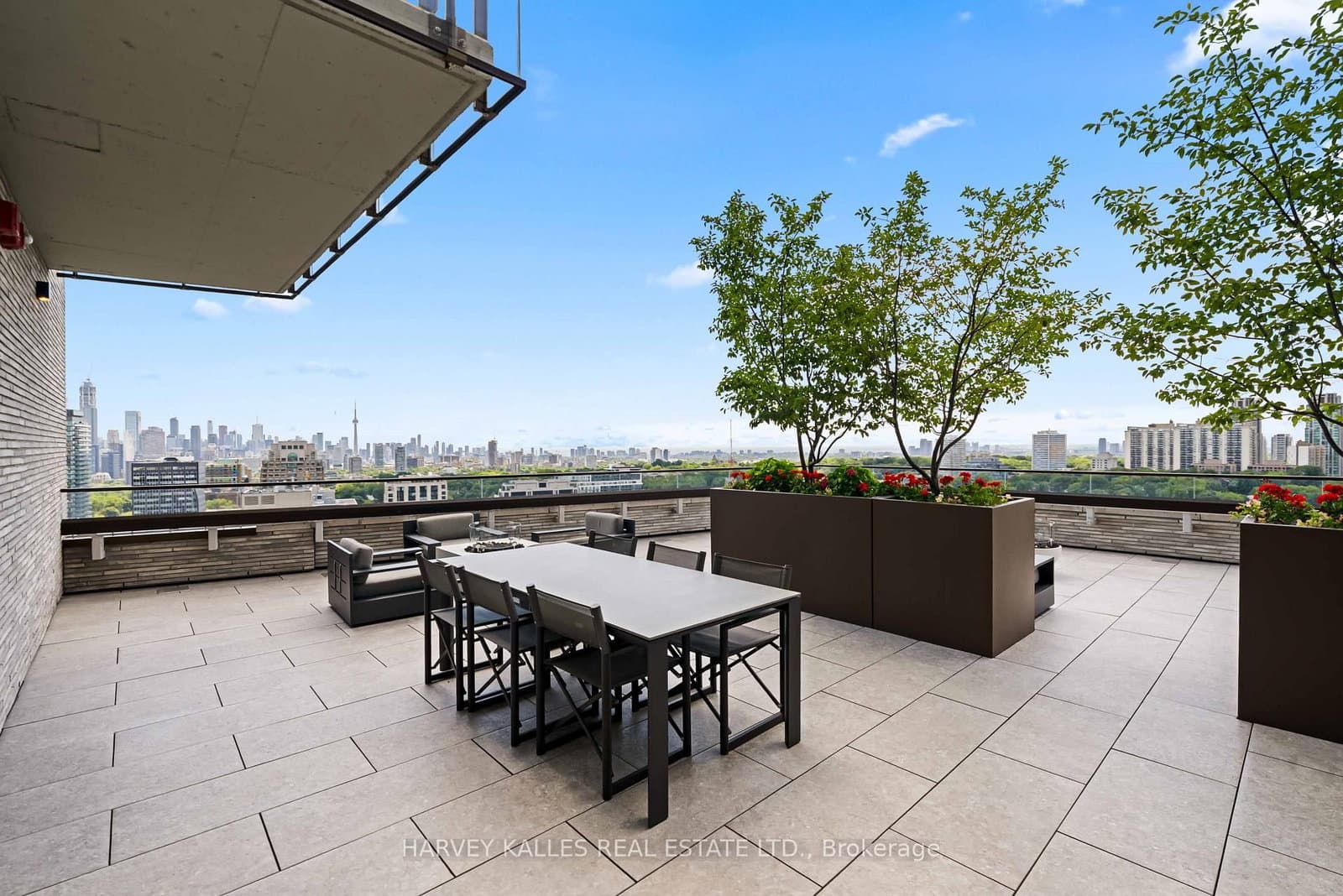 215 Lonsdale Road, Unit 1205 thumbnail 32