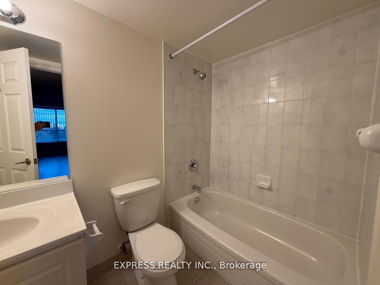 39 Pemberton Avenue, Unit 710 thumbnail 11