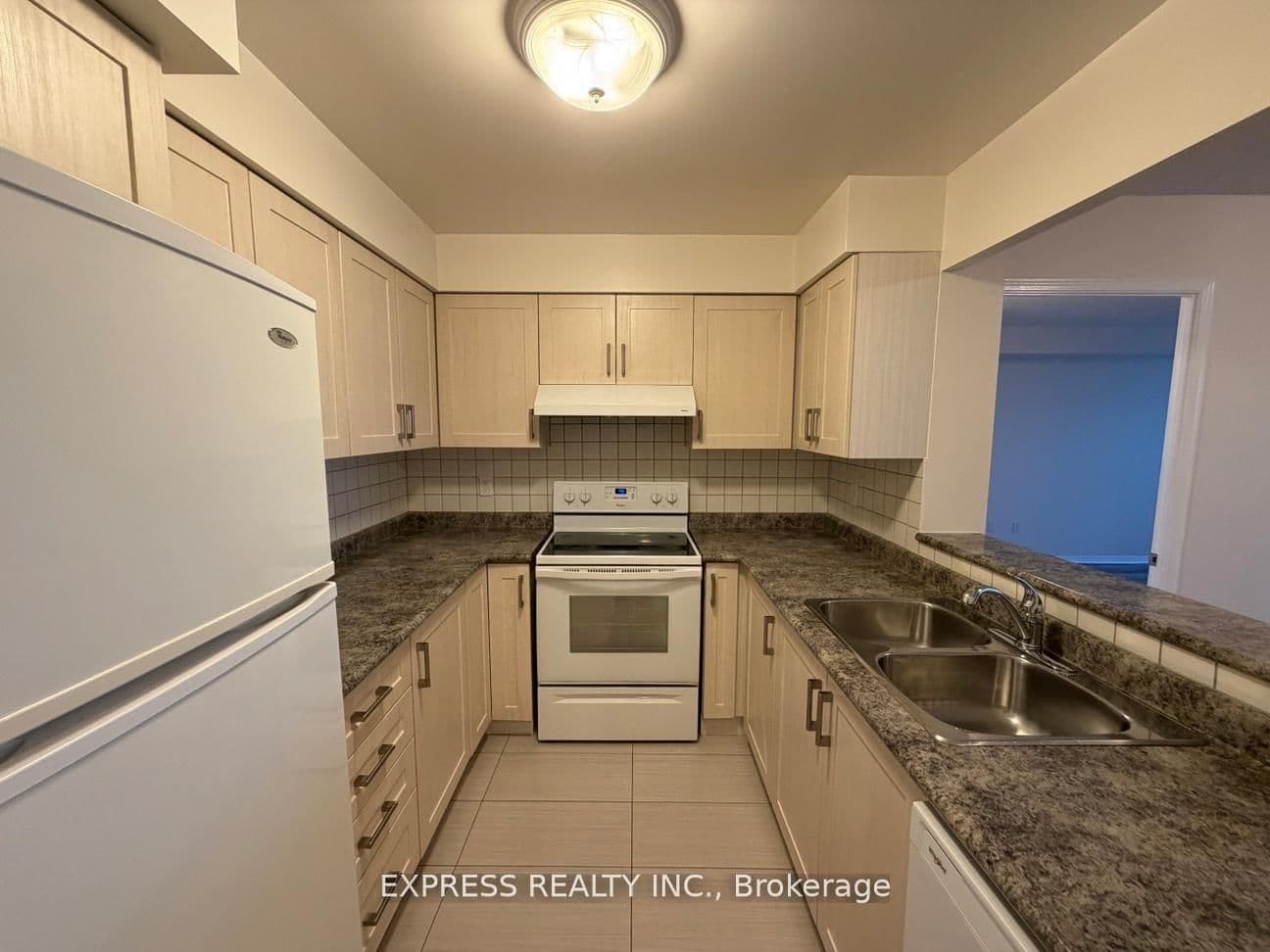 39 Pemberton Avenue, Unit 710 thumbnail 2