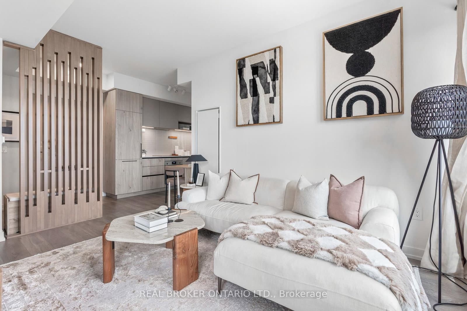 181 Sterling Road, Unit 902 thumbnail 4