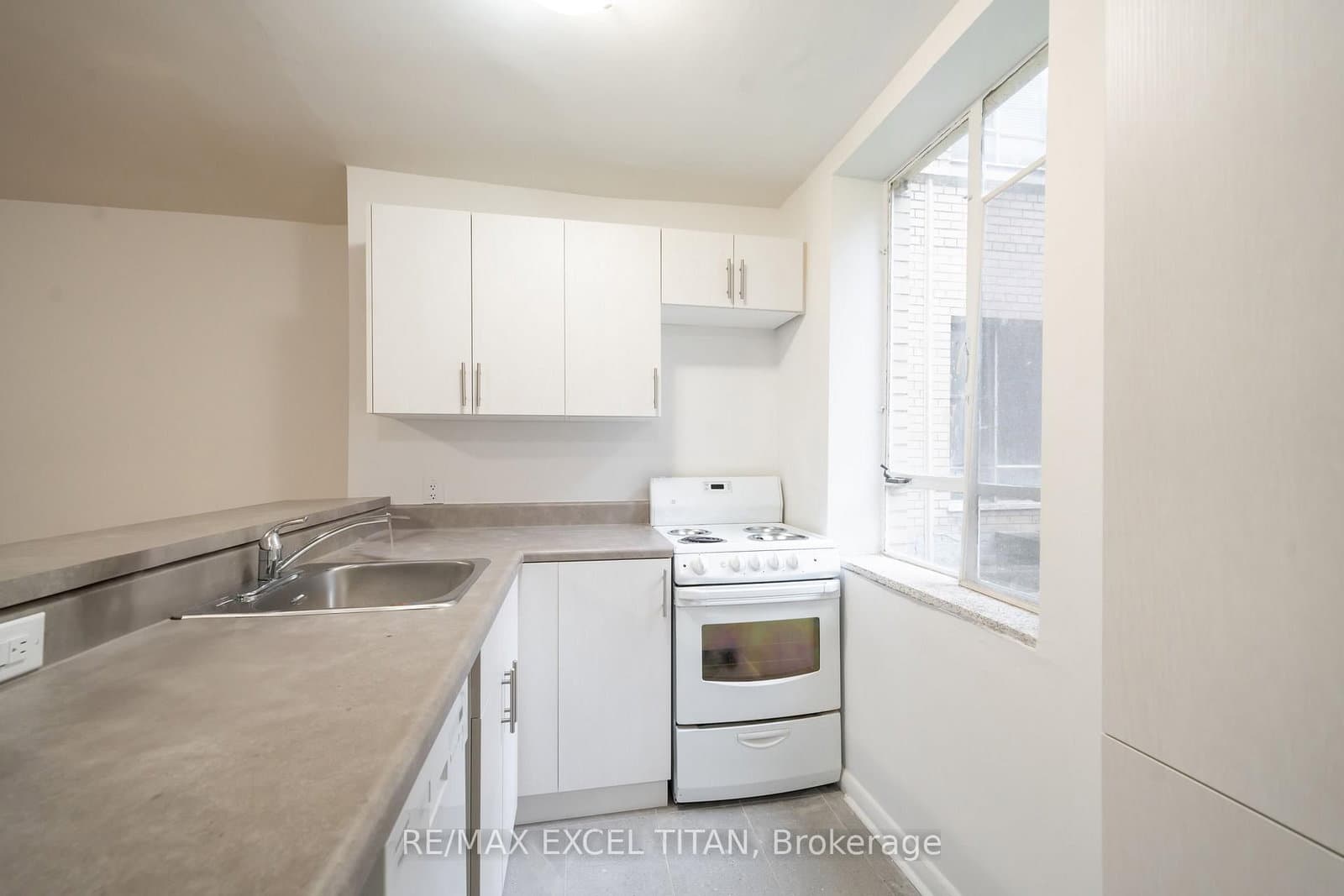 77 Erskine Avenue, Unit 110 thumbnail 5