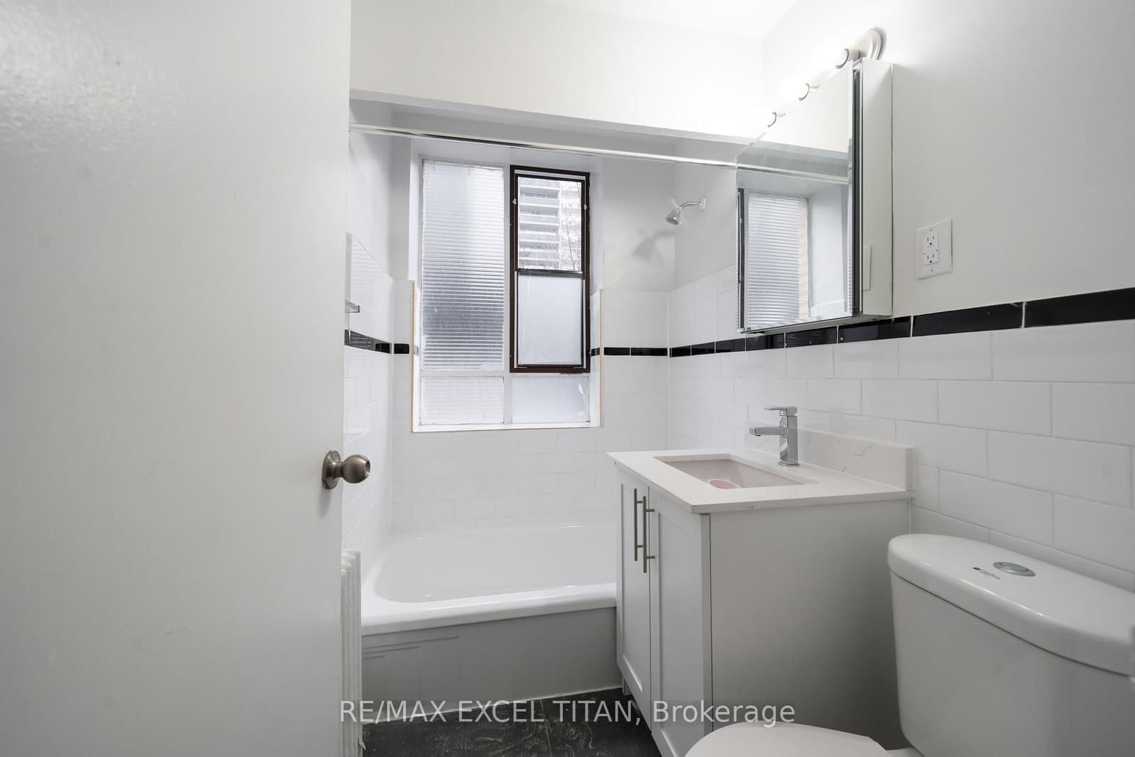 77 Erskine Avenue, Unit 110 thumbnail 6