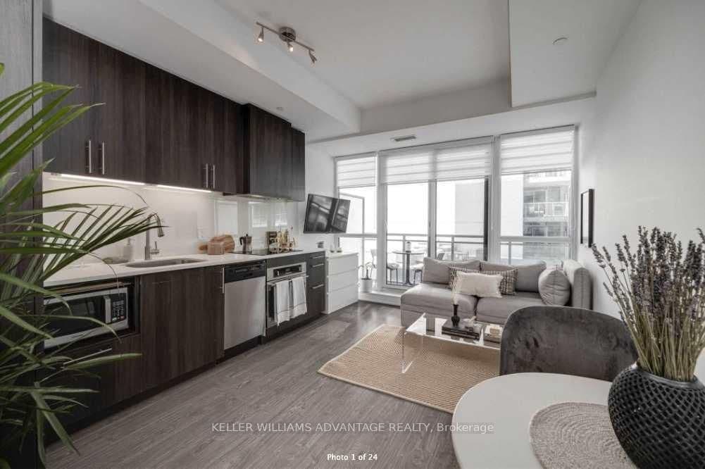508 Wellington Street W, Unit 505 thumbnail 2