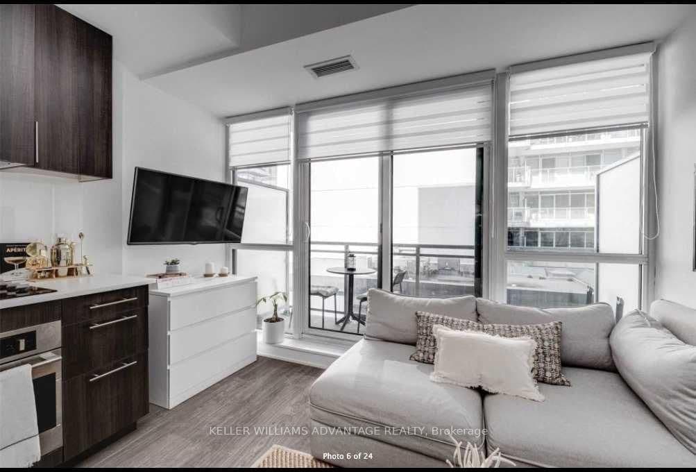 508 Wellington Street W, Unit 505 thumbnail 3
