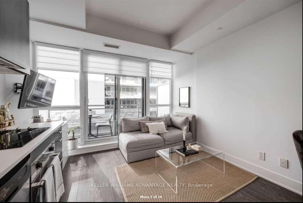 508 Wellington Street W, Unit 505 thumbnail 7