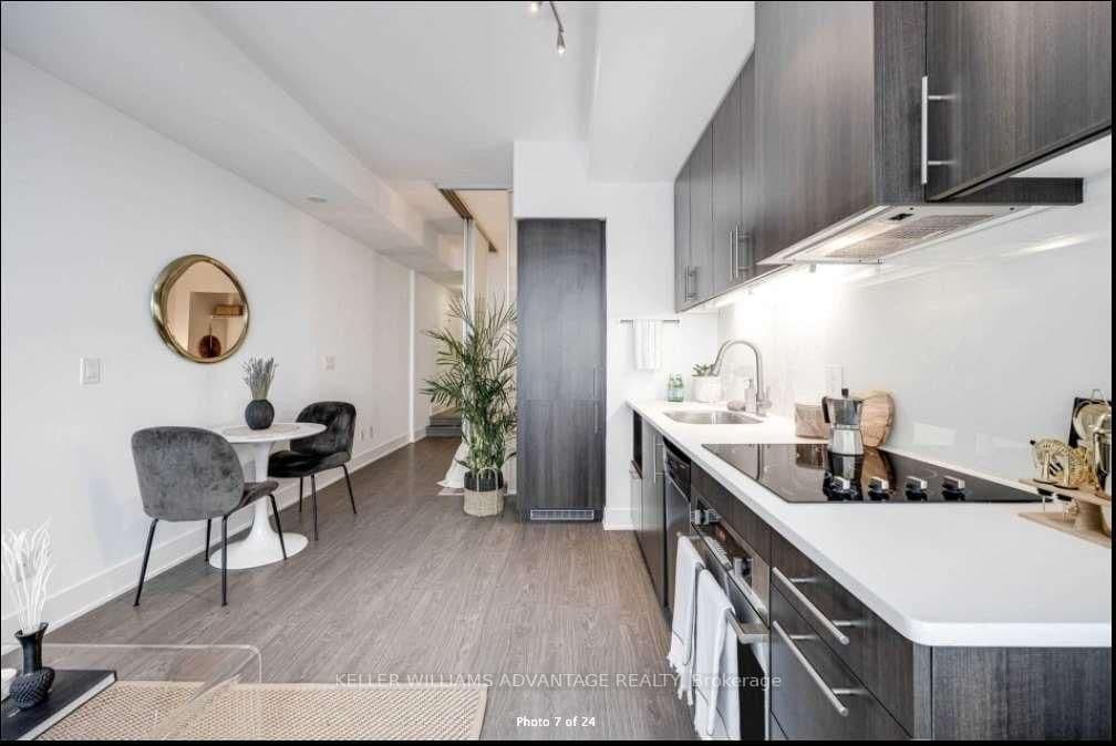 508 Wellington Street W, Unit 505 thumbnail 8