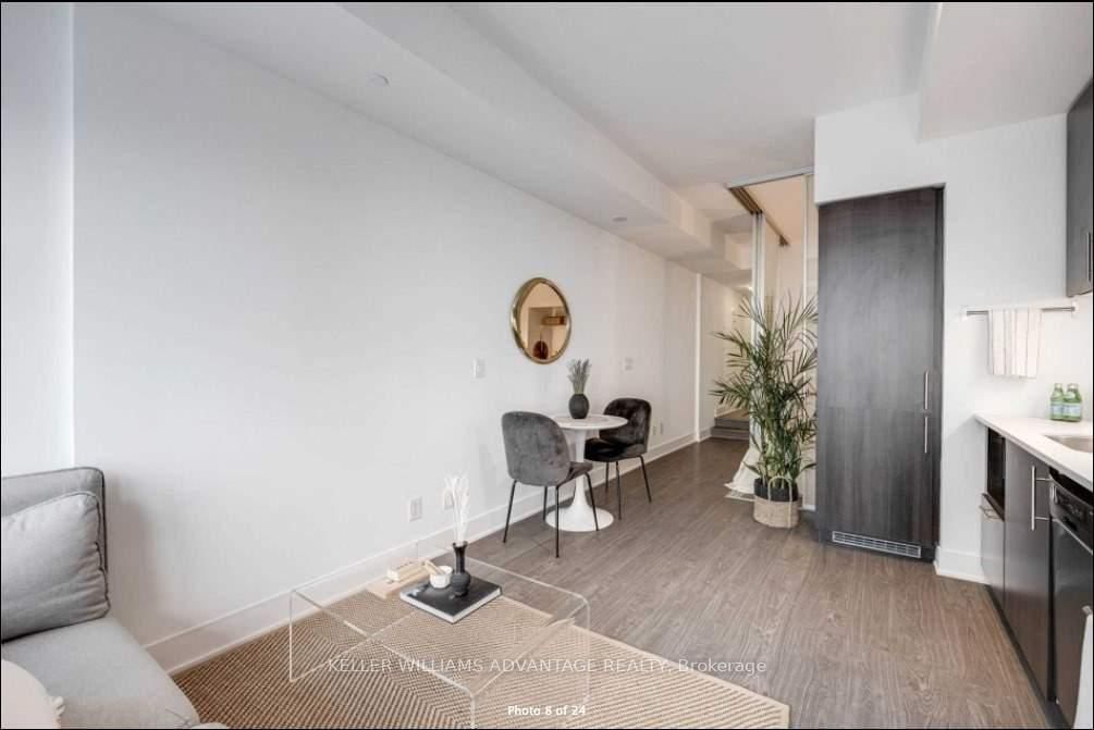 508 Wellington Street W, Unit 505 thumbnail 9