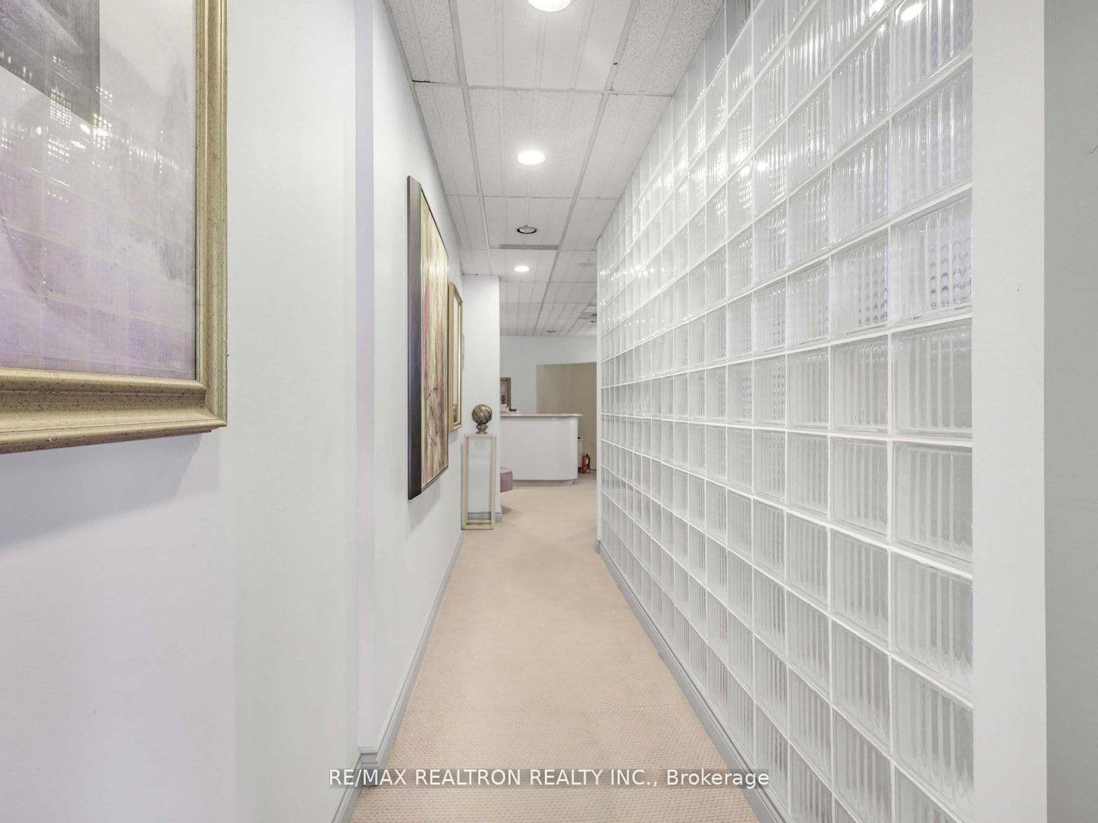 120 Carlton Street, Unit 404 thumbnail 9